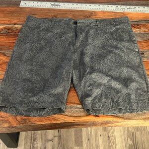Travis Matthew men’s grey golf shorts 42